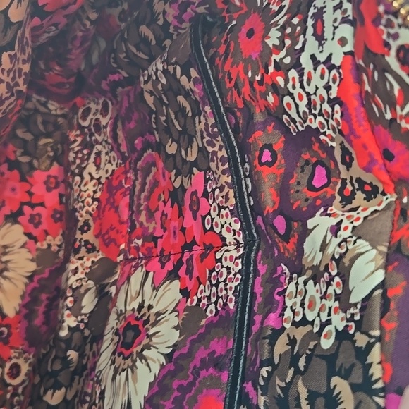 Elegant Black Quilted Tote Bag - Picture 7 of 7